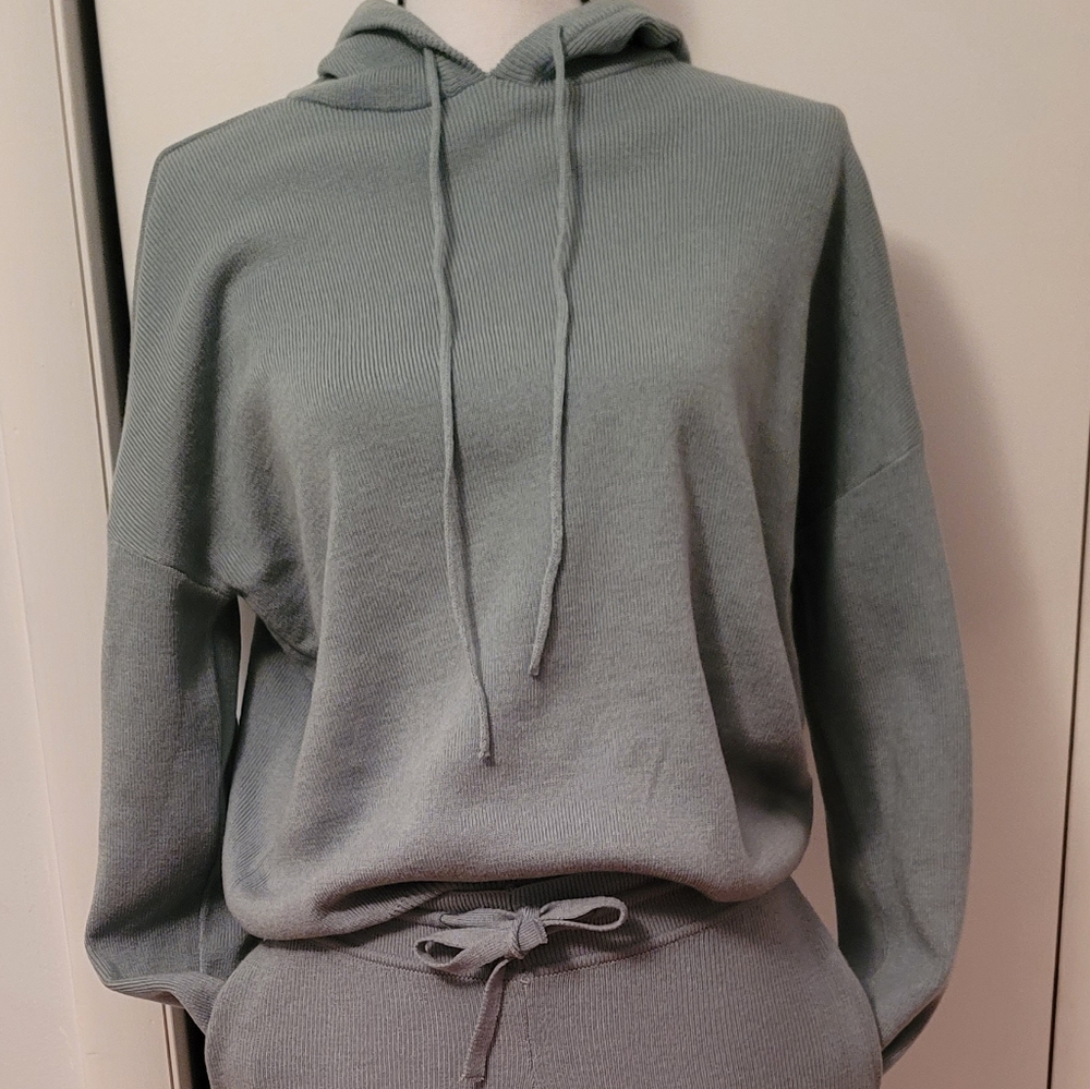 Boohoo two piece hooded sage set